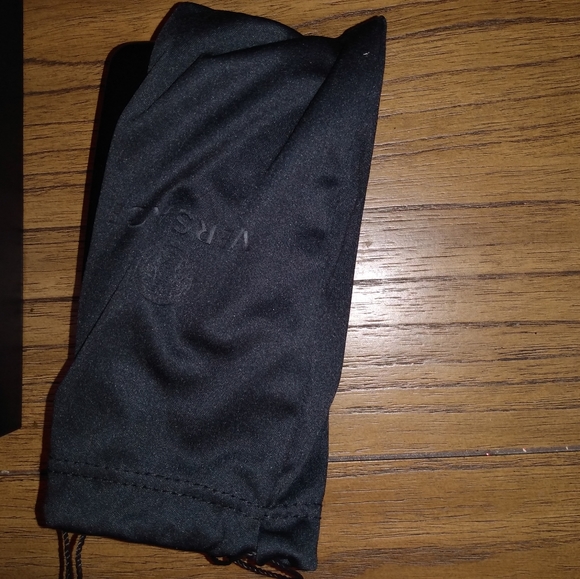 Versace Greca Sunglasses with Chain - Picture 5 of 11